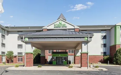Photo 2 - Wyndham Garden Madison Fitchburg