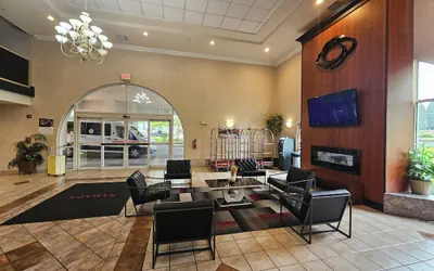 Photo 2 - Ramada by Wyndham SeaTac Airport