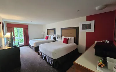 Photo 4 - Ramada by Wyndham SeaTac Airport