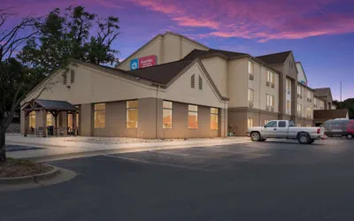 Photo 2 - SureStay Plus Hotel by Best Western Coralville Iowa City