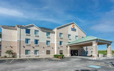 Photo 2 - Comfort Inn & Suites Dayton Northwest - Englewood