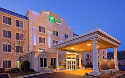 Photo 2 - Holiday Inn Express Boston - Milford by IHG