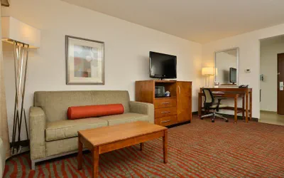 Photo 4 - Holiday Inn Express Boston - Milford by IHG