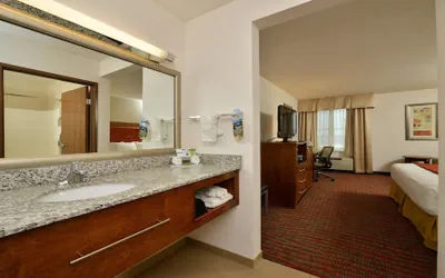 Photo 3 - Holiday Inn Express Boston - Milford by IHG