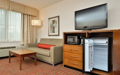 Photo 5 - Holiday Inn Express Boston - Milford by IHG