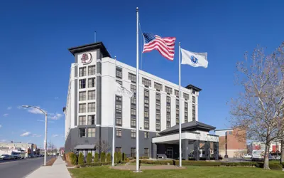 Photo 2 - Doubletree By Hilton Boston Logan Airport Chelsea