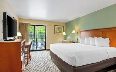 Photo 2 - Beachfront Hotel