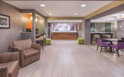 Photo 4 - La Quinta Inn & Suites by Wyndham Erie