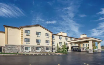 Photo 2 - La Quinta Inn & Suites by Wyndham Erie