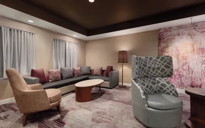 Photo 3 - Courtyard by Marriott Topeka