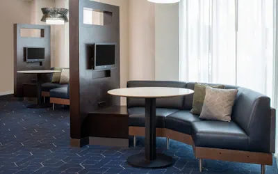 Photo 3 - Courtyard by Marriott Decatur