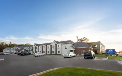 Photo 2 - Americas Best Value Inn & Suites Racine