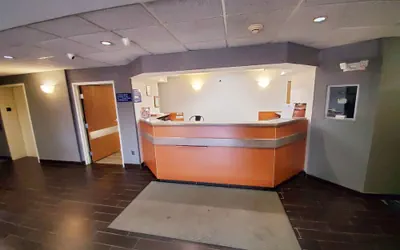 Photo 4 - Americas Best Value Inn & Suites Racine