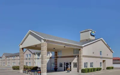 Photo 2 - Days Inn by Wyndham Mesquite Rodeo TX