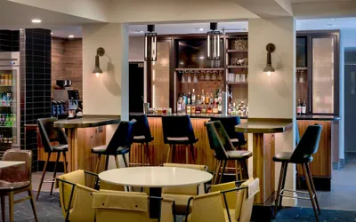 Photo 2 - Courtyard by Marriott Philadelphia Plymouth Meeting