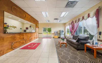 Photo 4 - Econo Lodge Cullman South