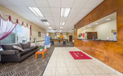 Photo 3 - Econo Lodge Cullman South