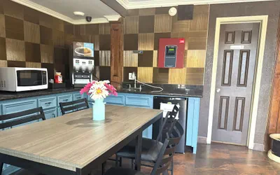 Photo 4 - Economy Lodge by Hotel O Texas City