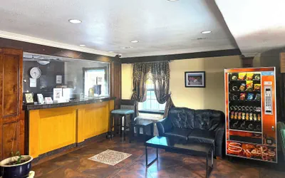 Photo 3 - Economy Lodge by Hotel O Texas City