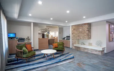 Photo 2 - Fairfield Inn & Suites Memphis I-240 & Perkins