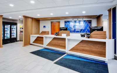 Photo 2 - Holiday Inn Express Hotel & Suites Belleville by IHG