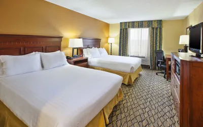 Photo 3 - Holiday Inn Express Hotel & Suites Belleville by IHG