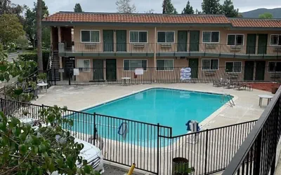 Photo 2 - Americas Best Value Inn Thousand Oaks