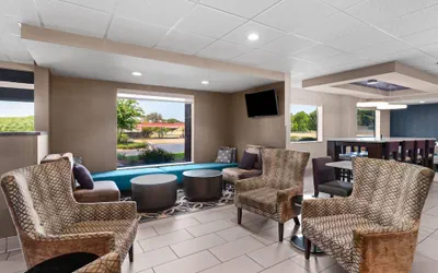 Photo 3 - La Quinta Inn & Suites by Wyndham Jackson Airport/Pearl