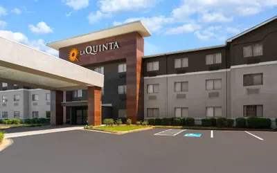La Quinta Inn & Suites by Wyndham Jackson Airport/Pearl