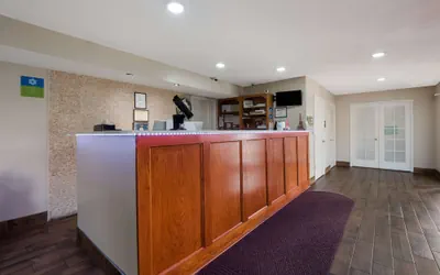 Photo 4 - SureStay Hotel by Best Western Manning