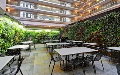 Photo 2 - Embassy Suites by Hilton Chicago Downtown Magnificent Mile