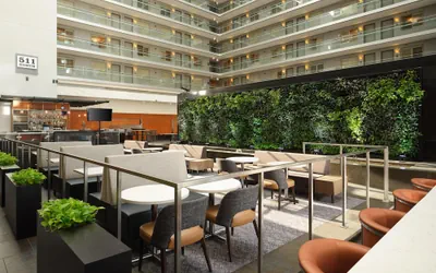 Photo 4 - Embassy Suites by Hilton Chicago Downtown Magnificent Mile
