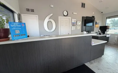 Photo 5 - Motel 6 Willows, CA