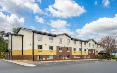 Photo 2 - Super 8 by Wyndham Hagerstown I-70