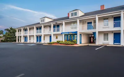 Photo 2 - Baymont by Wyndham Sanford