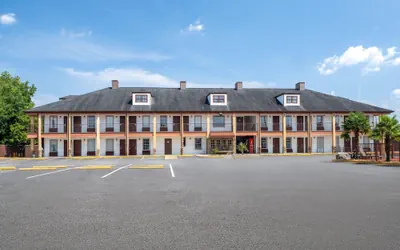 Photo 2 - Baymont by Wyndham Commerce GA Near Tanger Outlets Mall