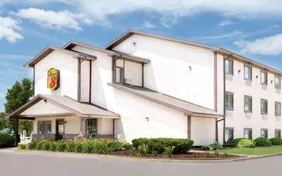 Photo 2 - Super 8 by Wyndham Boone