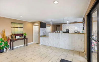Photo 4 - Best Western Snyder Inn