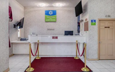 Photo 4 - SureStay Hotel By Best Western Mission