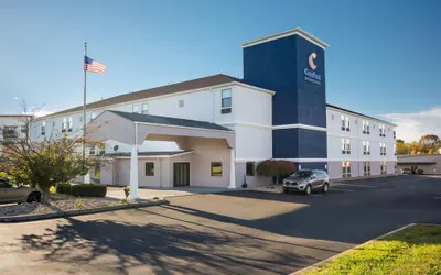 Photo 2 - Comfort Inn & Suites Cincinnati Eastgate