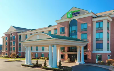 Photo 2 - Holiday Inn Express Hotel & Suites Warwick-Providence (Arpt) by IHG