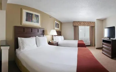 Photo 4 - Holiday Inn Express Hotel & Suites by IHG