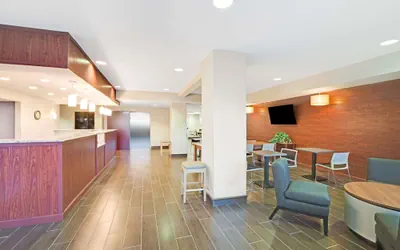 Photo 2 - Microtel Inn & Suites by Wyndham Urbandale/Des Moines