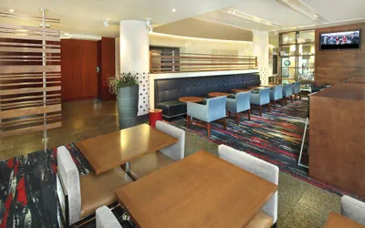 Photo 2 - Holiday Inn Express and Suites Fisherman's Wharf by IHG