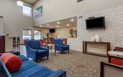 Photo 4 - Comfort Suites Cordova