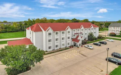 Photo 2 - Ramada Limited Bloomington IL I-74/I-55
