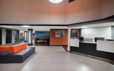 Photo 3 - La Quinta Inn & Suites by Wyndham Knoxville East