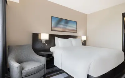 Photo 5 - Courtyard by Marriott New York JFK Airport
