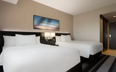 Photo 4 - Courtyard by Marriott New York JFK Airport