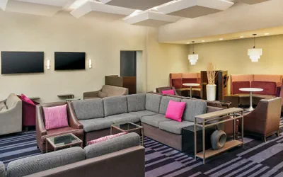 Photo 3 - Courtyard by Marriott New York JFK Airport